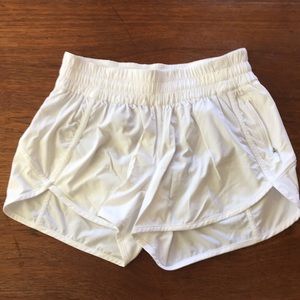 Lululemon Shorts White Size 6